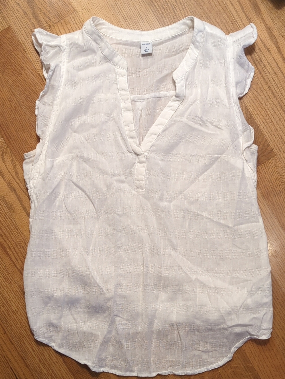 Women's Qhite Ruffled Sleeve V-Neck Top